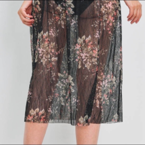 Black floral sheer strappy V-neck ruffle open back overlay midi dress. Pretty!🌸 - Picture 9 of 16